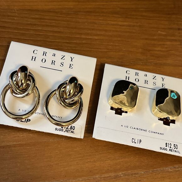 VINTAGE CRAZY HORSE LARGE CLIP ON GOLD TONE EARRINGS MODERNIST DESIGN 2 PAIR! - Picture 4 of 4